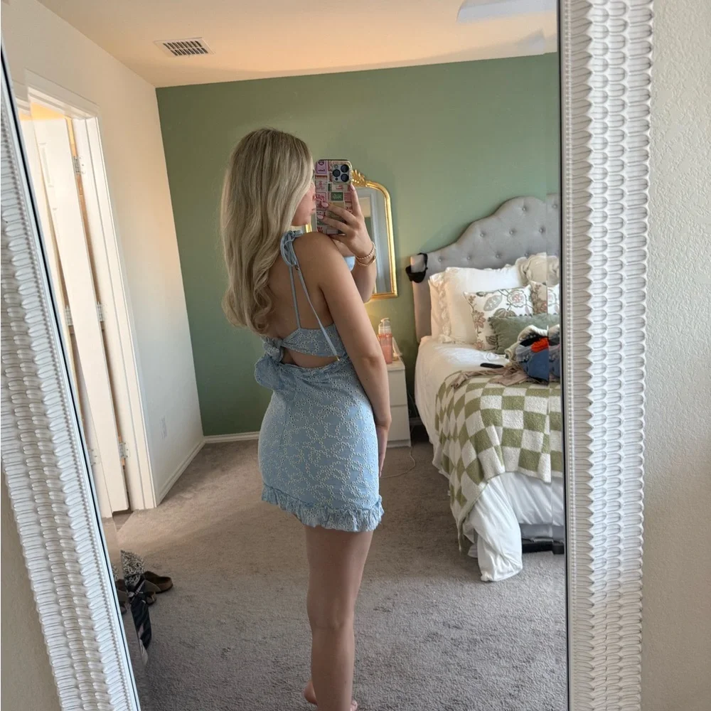 Elegant Blue Ruffle Dress - Picture 3 of 4